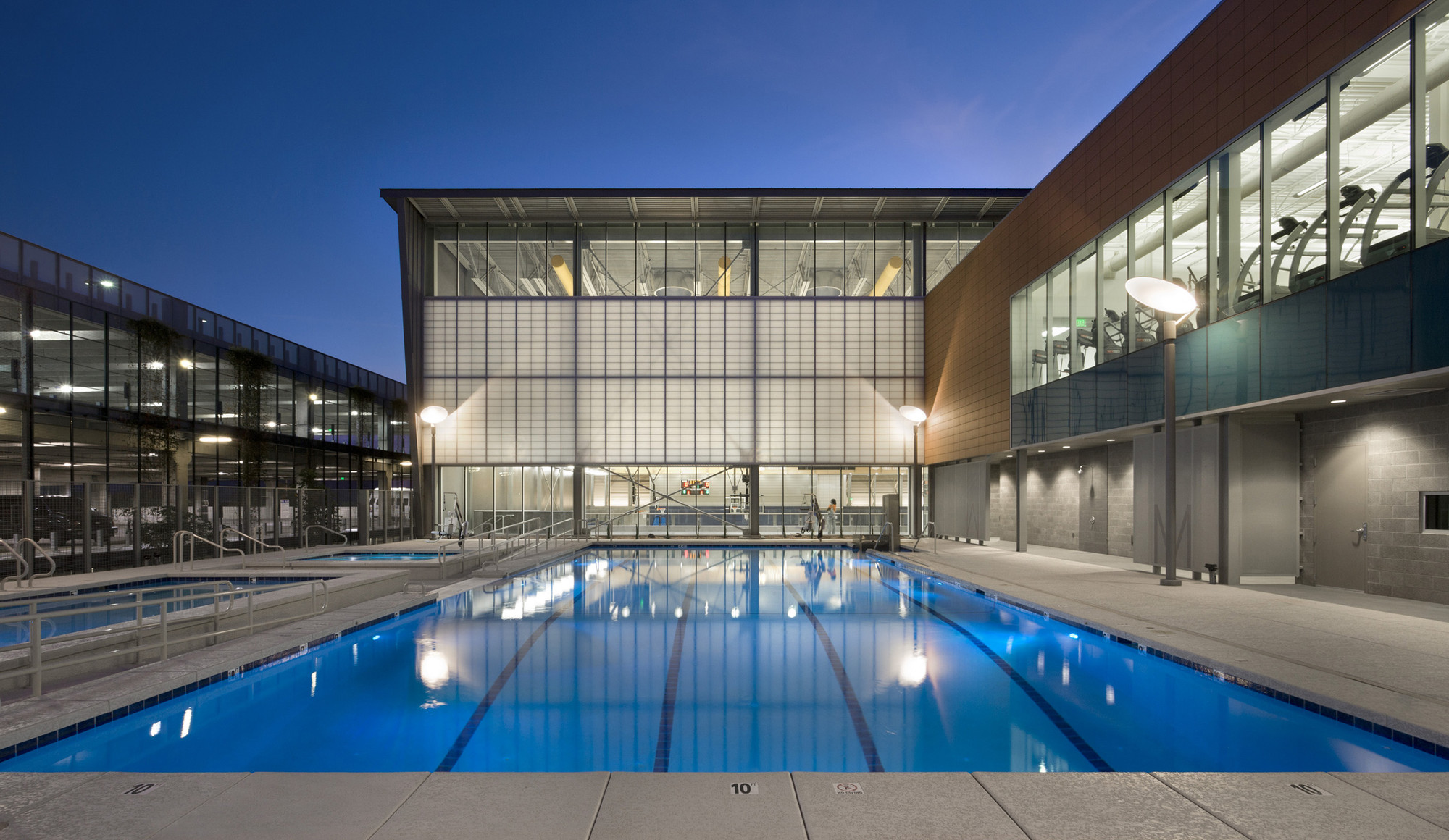 Дизайн спортивного комплекса: бассейн