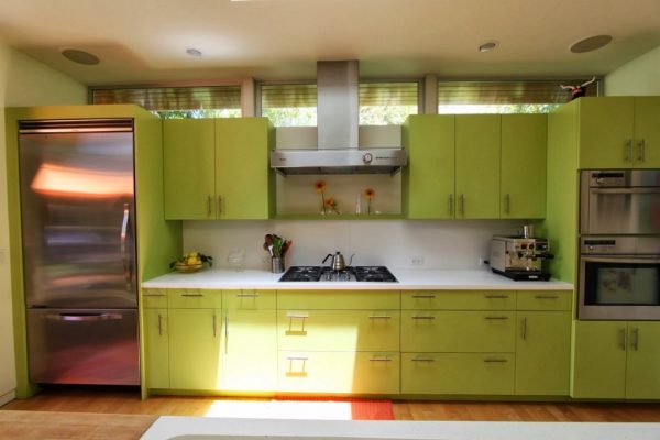 Кухонный гарнитур цвета лайм