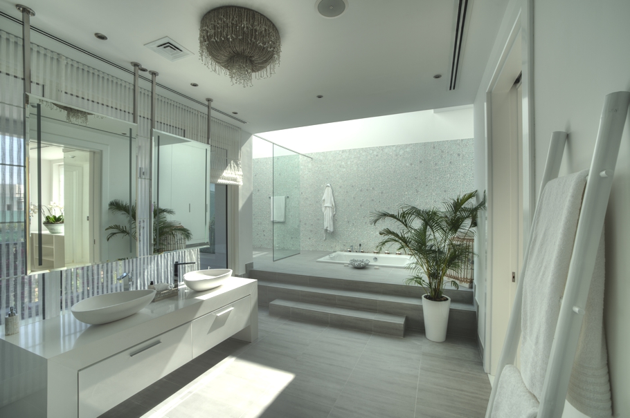 Современная ванная комната в светлых тонах
