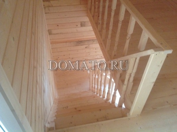 деревянная лестница фото внутри дома из бруса