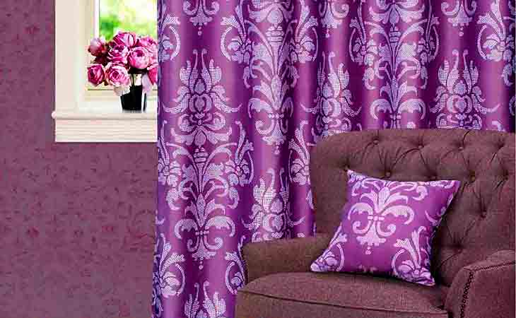 Фиолетовые шторы и текстиль