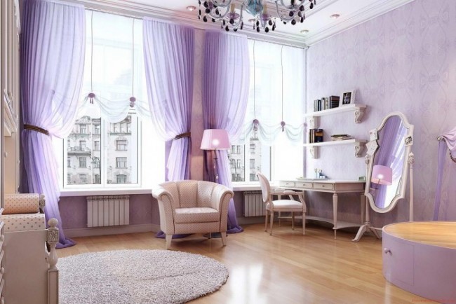 Шторы светлых оттенков фиолетового наполнят комнату "воздухом"