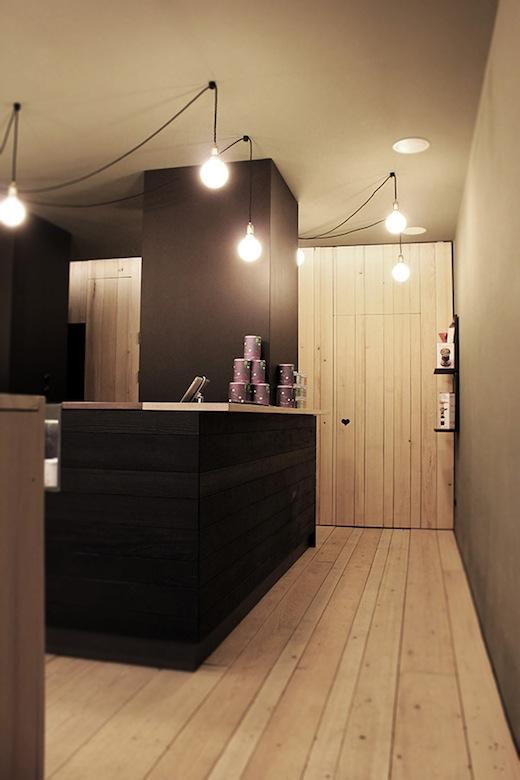 Яркий дизайн интерьера кофейни в Мюнхене