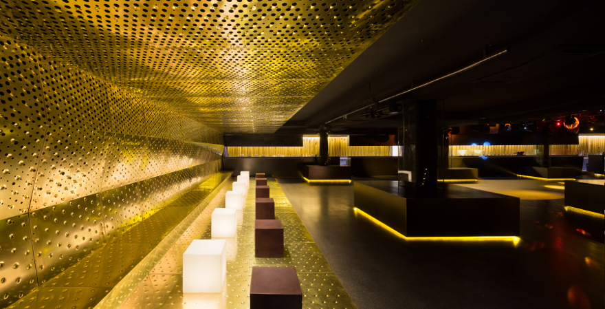 Золотистая отделка в дизайне клуба ресторана - Фото 6