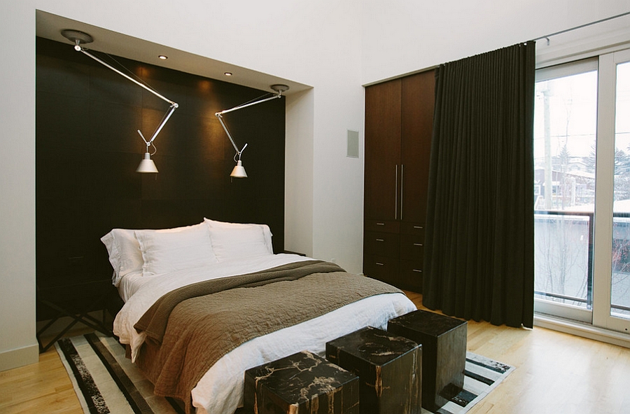 Темно-коричневая стена и мебель в спальне