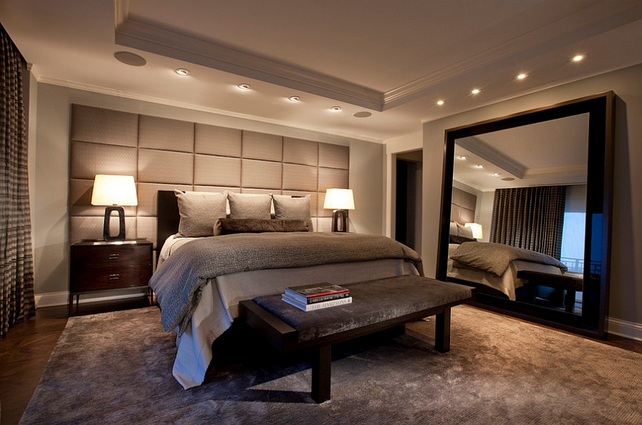 Великолепная спальня с подсветкой потолка и огромным зеркалом