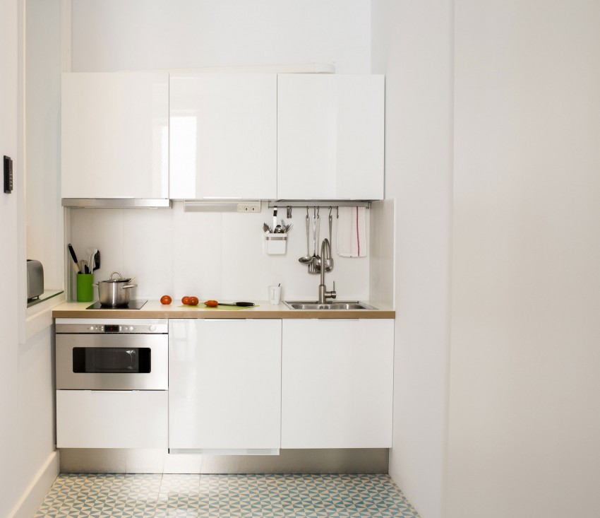 Белая кухня Loft Apartments