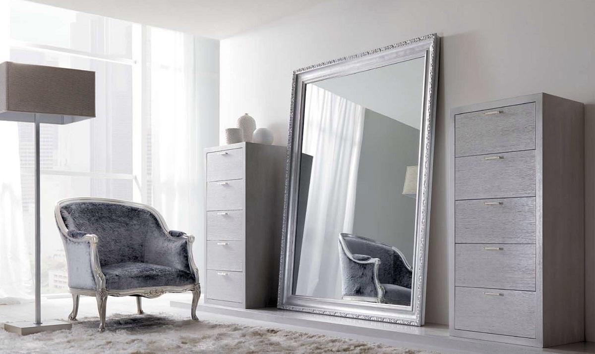 Напольные зеркала с широкой рамкой больше подходят для классических интерьеров 