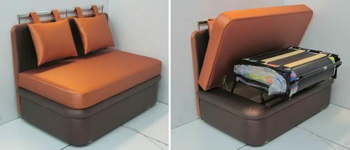 Раскладной диван-кушетка пользуется особым спросом за счет своей эргономики и функционала: днем это посадочные места в обеденной зоне, а в ночное время - кровать