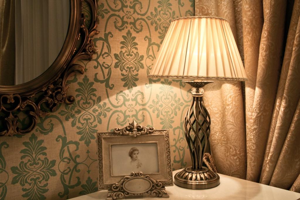 Изящество и неповторимый дизайн в сочетании с совершенством изготовления – вот главные достоинства настольных ламп для спальни, изготовленных в Италии