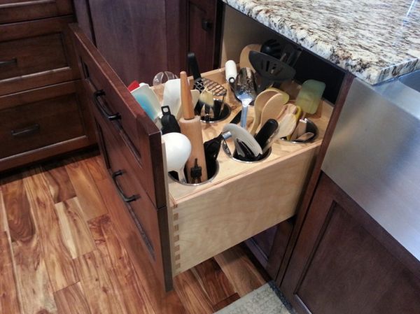 Выдвижной ящик для хранения мелкой кухонной утвари