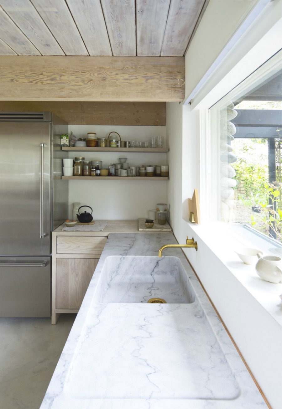 Оригинальный дизайн раковин для кухни - мраморная раковина от Scott Canadian Architects