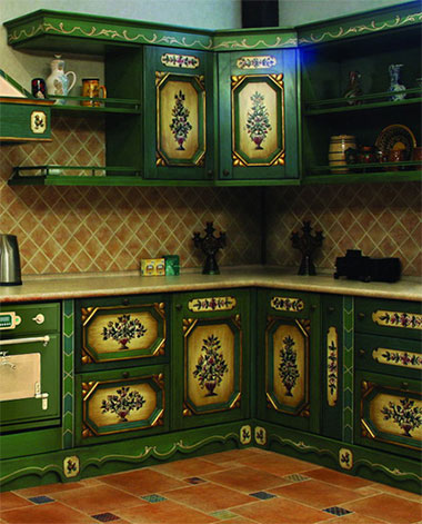 Роспись - довольно популярный прием создания эффектного декора кухонной мебели