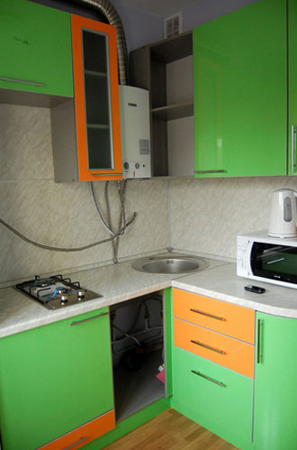 Дизайн кухни в хрущевке в зеленом цвете