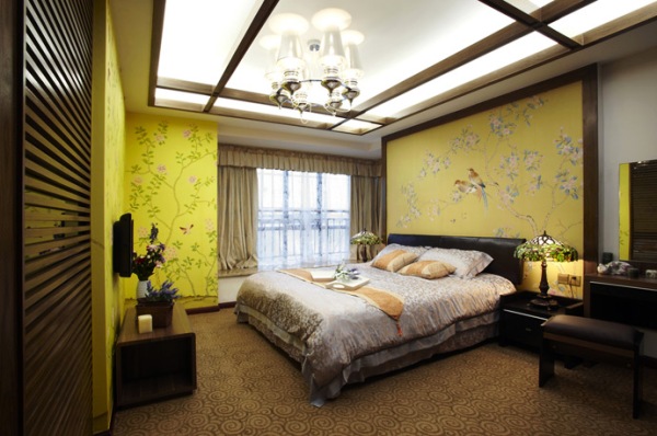 спальня со стенами оливкового цвета