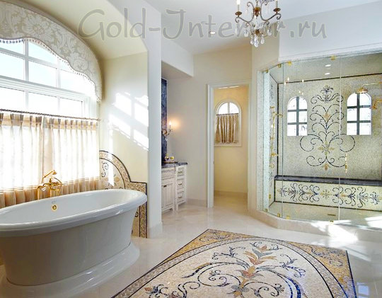 Узорная мозаика на стенах и на полу в просторной ванной