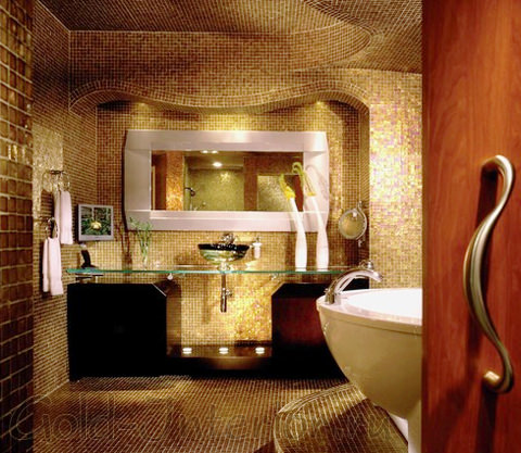 Оригинальное покрытие мозаикой полностью всей ванной комнаты