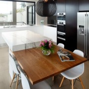 Обеденная зона на кухне: расположение стола, идеи дизайна интерьера