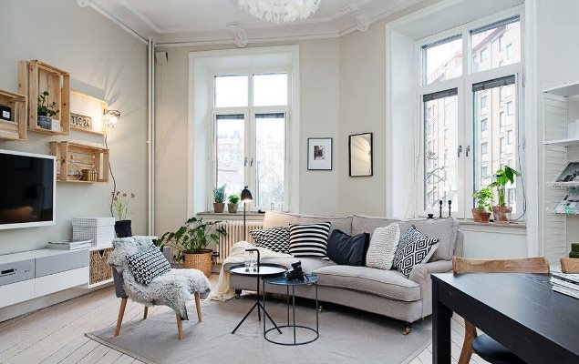Сделать гостиную современной и стильной можно при помощи оформления комнаты в скандинавском стиле