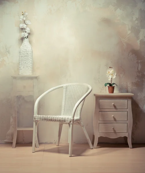 Дизайн интерьера комнаты с мебелью в бежево-белых цветах — стоковое фото