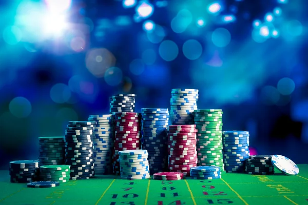 Покерные фишки казино — стоковое фото