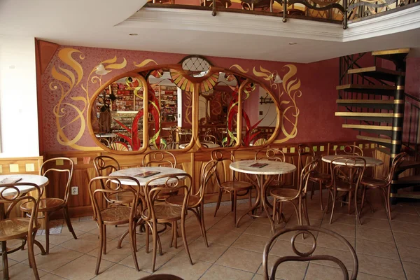 Старый интерьер кафе в венском стиле, Братислава — стоковое фото