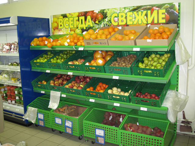 Сокращенная матрица, выкладка овощей и фруктов в ящиках