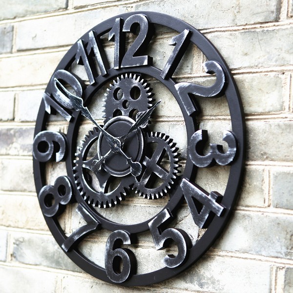 Массивные металлические часы на стену