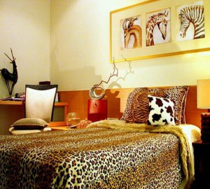 Красивый интерьер спальни в этническом африканском стиле