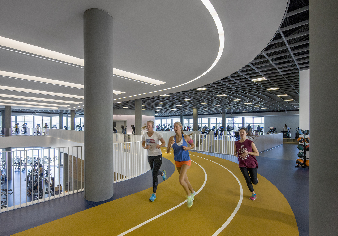 Дизайн спортивного комплекса – Пробежка на втором этаже