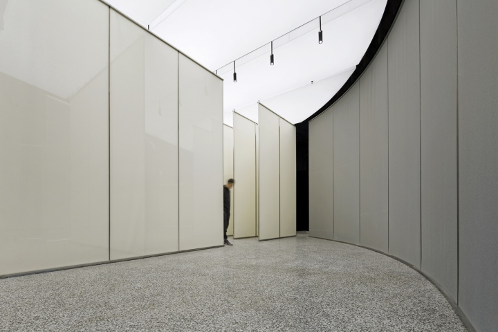 Интерьер выставочного зала в Китае - ширмы из тонкой ткани