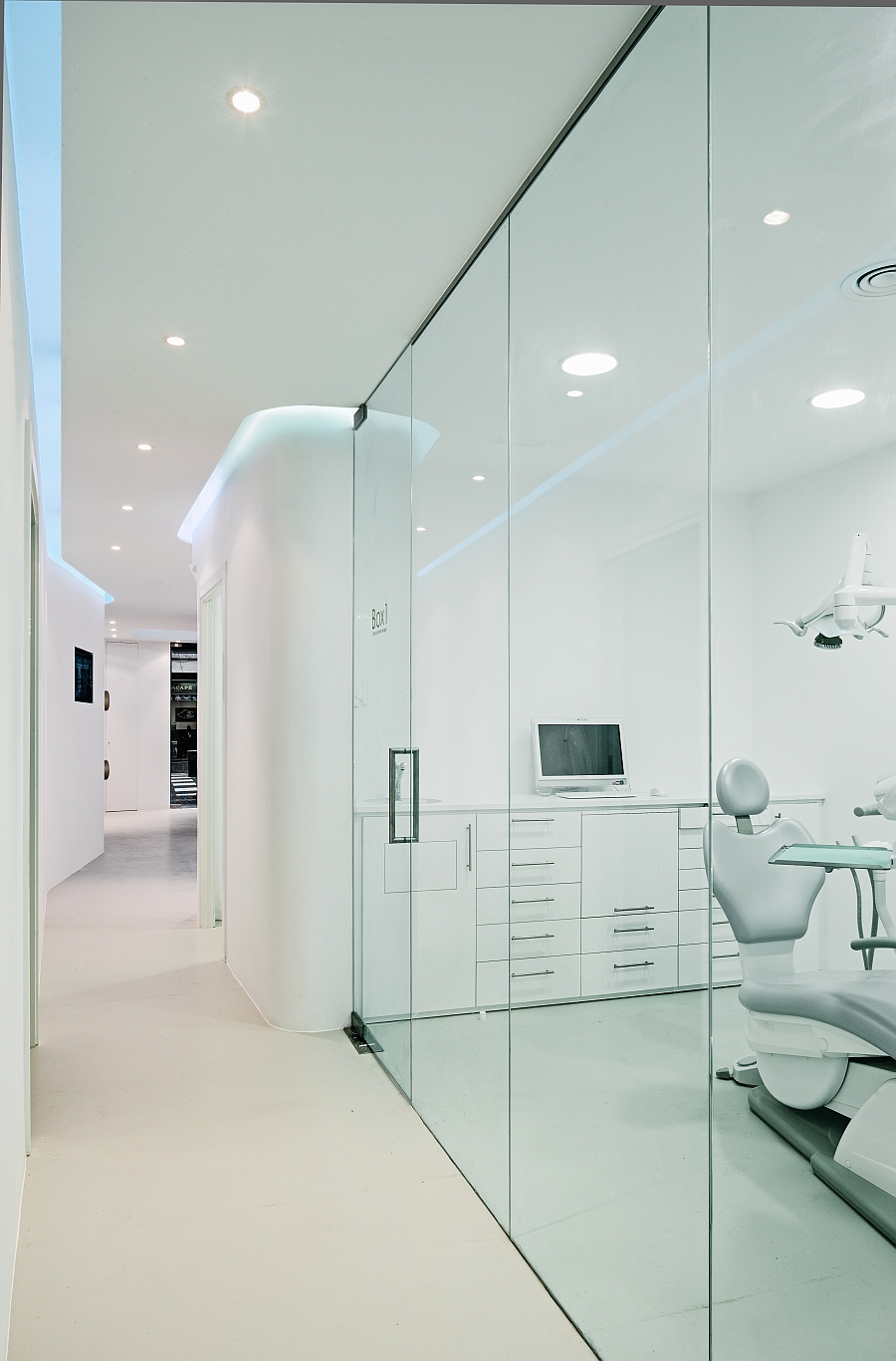 Дизайн интерьера стоматологической клиники в Барселоне