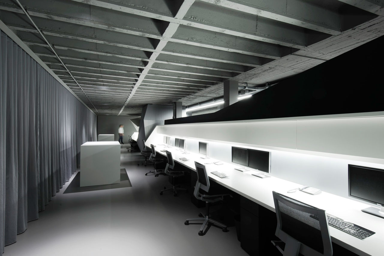 Серый интерьер офисных помещений