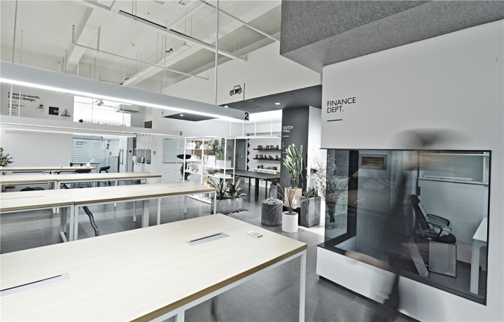 Лаконичный дизайн интерьера офиса в Шанхае - чёрно-белая гамма