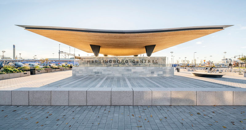 Уникальный проект железнодорожного вокзала Хельсингборга, Швеция: днём