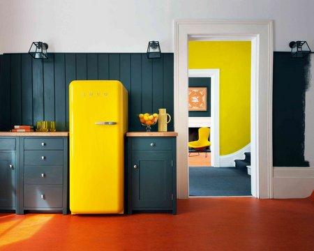 покрасить холодильник на кухне - бюджетный ремонт кухни