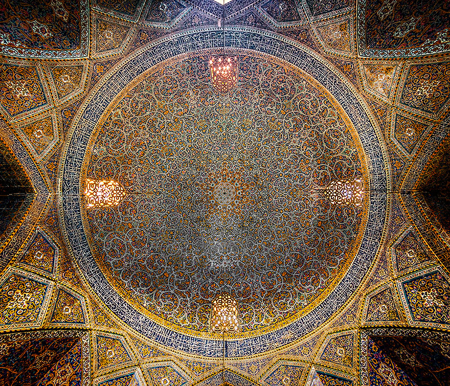 Завораживающие интерьеры мечетей в фотографиях Мохаммада Ганжи-5