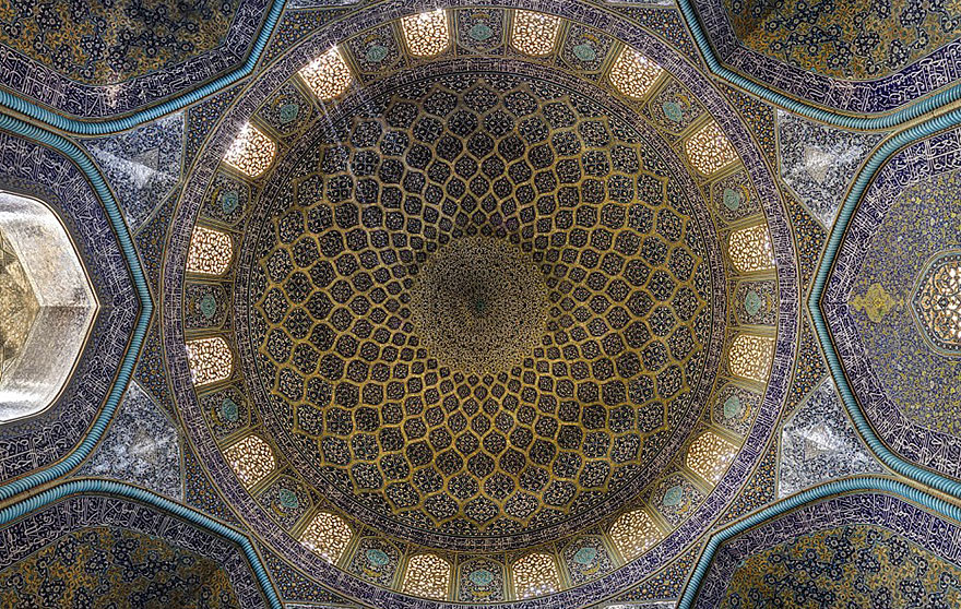 Завораживающие интерьеры мечетей в фотографиях Мохаммада Ганжи-39