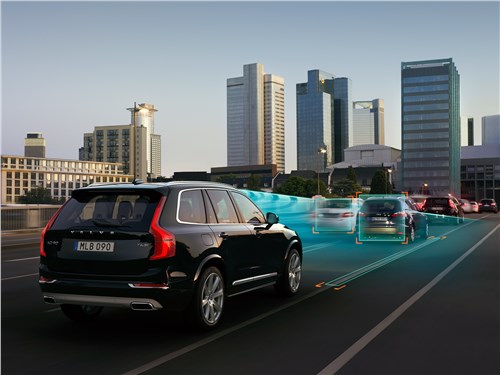 Предпросмотр volvo xc90 2015 на дороге