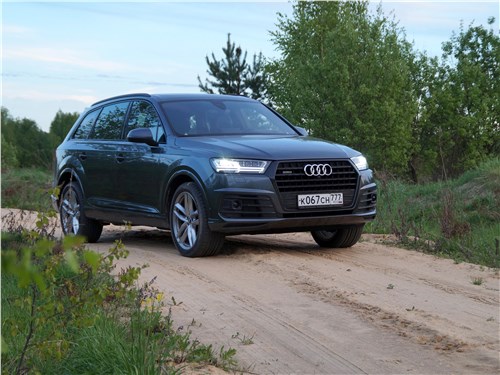 Предпросмотр audi q7 s-line 2016 на песчаной дороге