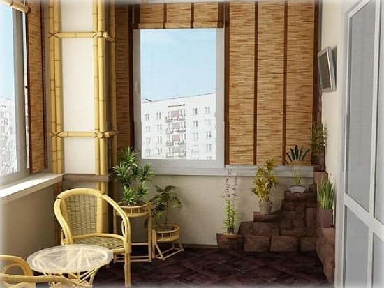 Маленький балкон в эко-стиле