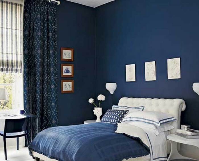 Обои синего цвета в спальне