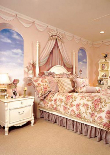 	Интерьер спальни в розовых тонах