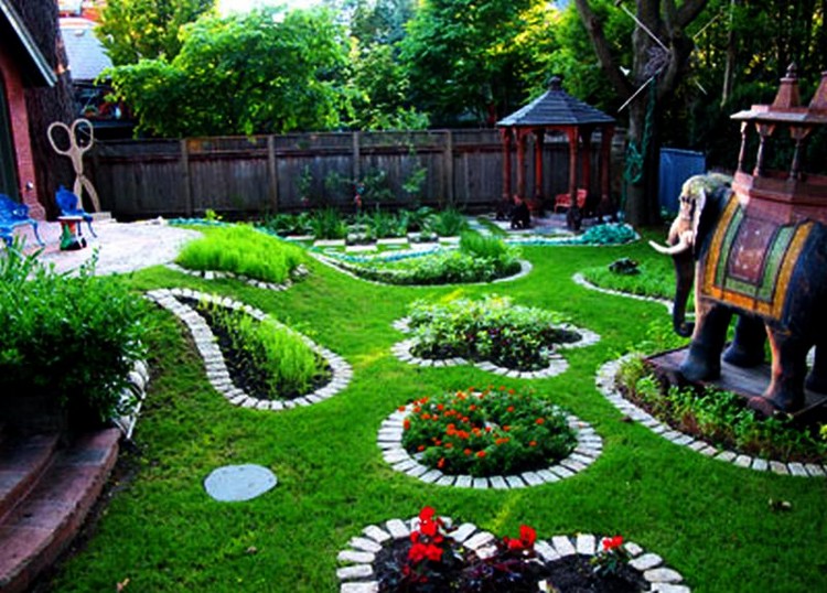 Дизайн двора загородного частого дома — идеи для садового участка (41 фото)
