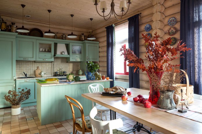 внутренняя отделка бревенчатого дома: кухня-столовая