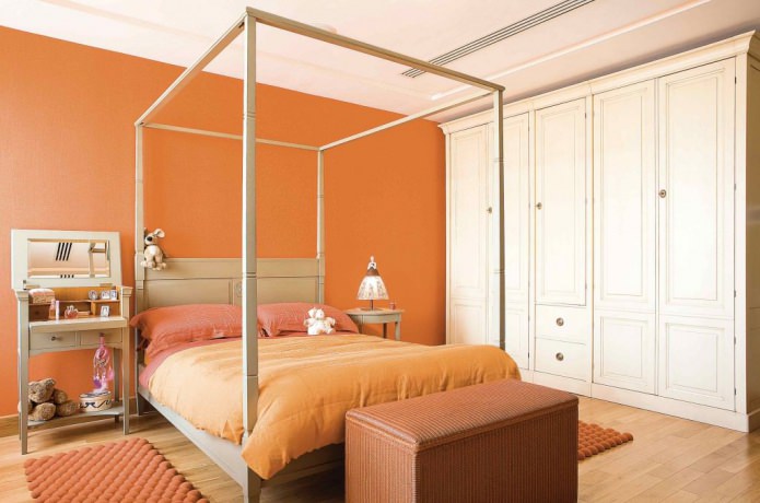 комната в оранжевом цвете