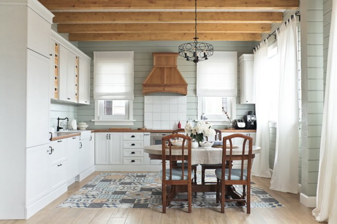 белые шторы на кухне в стиле прованс