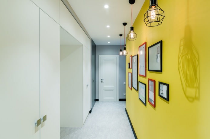 Бело-желтый коридор