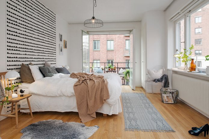 шведский дизайн интерьера спальни с балконом