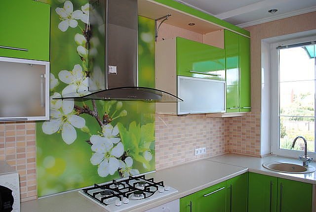 кухня в зеленых тонах